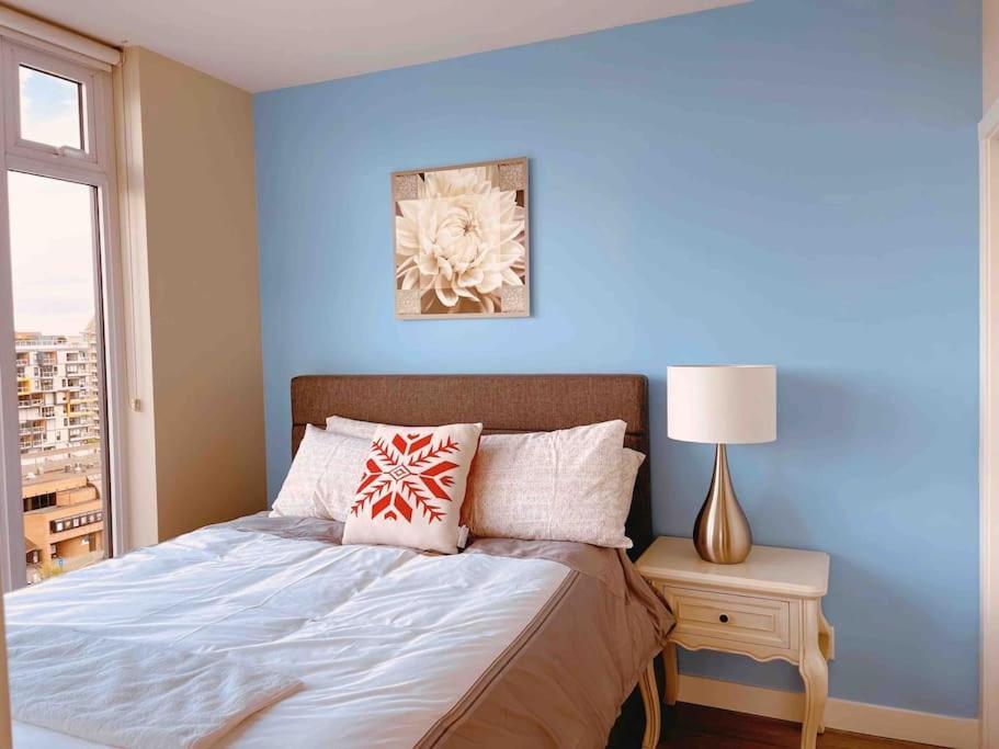 Modern 2 Bedroom Ocean Views Victoria Downtown Free Parking Exteriör bild