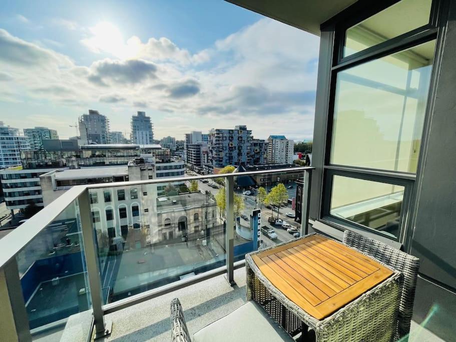 Modern 2 Bedroom Ocean Views Victoria Downtown Free Parking Exteriör bild