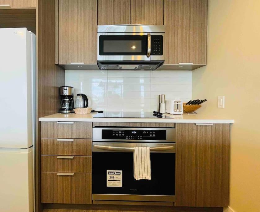 Modern 2 Bedroom Ocean Views Victoria Downtown Free Parking Exteriör bild
